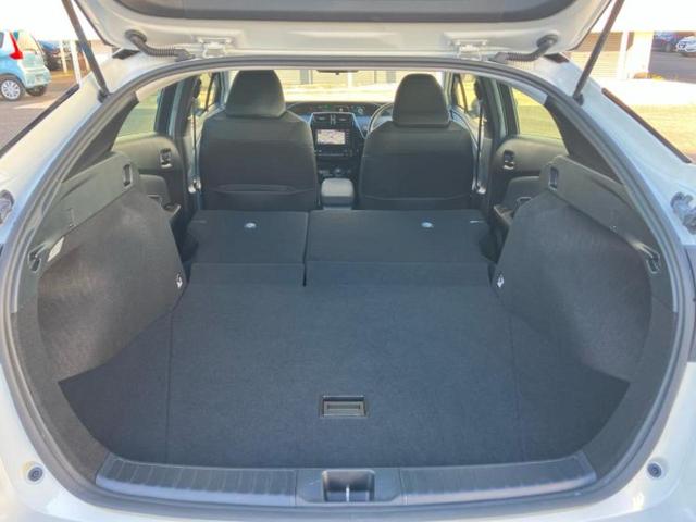 プリウス Ｓ　純正　ＳＤナビ／トヨタセーフティセンス／車線逸脱防止支援システム／ドライブレコーダー　前後／ヘッドランプ　ＬＥＤ／Ｂｌｕｅｔｏｏｔｈ接続／ＥＴＣ２．０／ＥＢＤ付ＡＢＳ／横滑り防止装置　バックカメラ（19枚目）