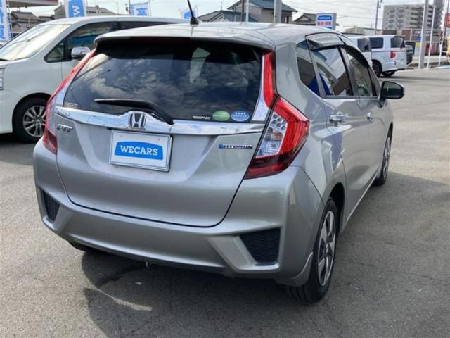 フィットハイブリッド ハイブリッド・Fパッケージ 新品タイヤ/保証書/社外 SDナビ/ヘッドランプ LED/Bluetooth接続/ETC/EBD付ABS/横滑り防止装置/アイドリングストップ/バックモニター/ワンセグTV/DVD/禁煙車 DVD再生(3枚目)