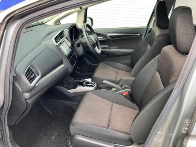 フィットハイブリッド ハイブリッド・Fパッケージ 新品タイヤ/保証書/社外 SDナビ/ヘッドランプ LED/Bluetooth接続/ETC/EBD付ABS/横滑り防止装置/アイドリングストップ/バックモニター/ワンセグTV/DVD/禁煙車 DVD再生(5枚目)