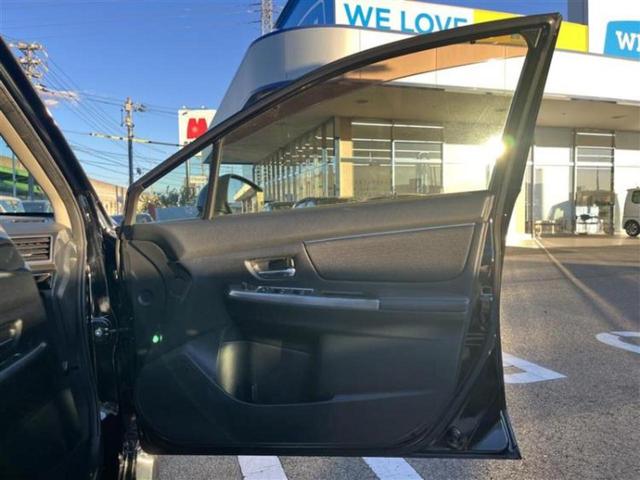 レヴォーグ ４ＷＤ１．６ＧＴアイサイトＳスタイル　新品タイヤ／社外　ＳＤナビ／衝突安全装置／車線逸脱防止支援システム／ヘッドランプ　ＬＥＤ／Ｂｌｕｅｔｏｏｔｈ接続／ＥＴＣ／ＥＢＤ付ＡＢＳ／横滑り防止装置／アイドリングストップ／フルセグＴＶ／ＤＶＤ（4枚目）