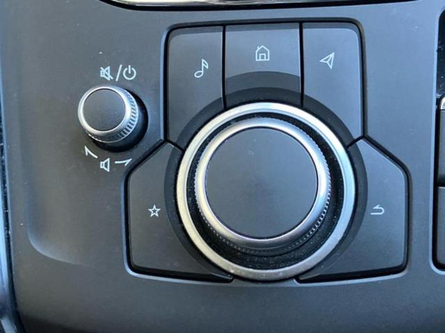 ＷＥＣＡＲＳでは各商談席に大型モニターをご用意しております！見やすい大画面でゆったりと全国の在庫をご覧いただけます！是非ご来店お待ちしております！