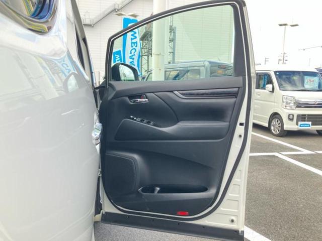 アルファード Sタイプゴールド サンルーフ/ディスプレイオーディオ+ナビ9インチ/フリップダウンモニター 純正 12.1インチ/デジタルインナーミラー/トヨタセーフティセンス/両側電動スライドドア 衝突被害軽減システム バックカメラ(4枚目)