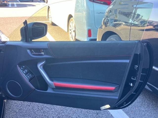 ８６ ＧＴリミテッド　社外　ＳＤナビ／シートヒーター／シート　ハーフレザー／ヘッドランプ　ＬＥＤ／Ｂｌｕｅｔｏｏｔｈ接続／ＥＴＣ／ＡＢＳ／横滑り防止装置／クルーズコントロール／バックモニター／フルセグＴＶ／ＤＶＤ（4枚目）