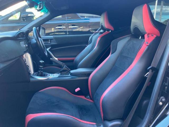 ８６ ＧＴリミテッド　社外　ＳＤナビ／シートヒーター／シート　ハーフレザー／ヘッドランプ　ＬＥＤ／Ｂｌｕｅｔｏｏｔｈ接続／ＥＴＣ／ＡＢＳ／横滑り防止装置／クルーズコントロール／バックモニター／フルセグＴＶ／ＤＶＤ（19枚目）