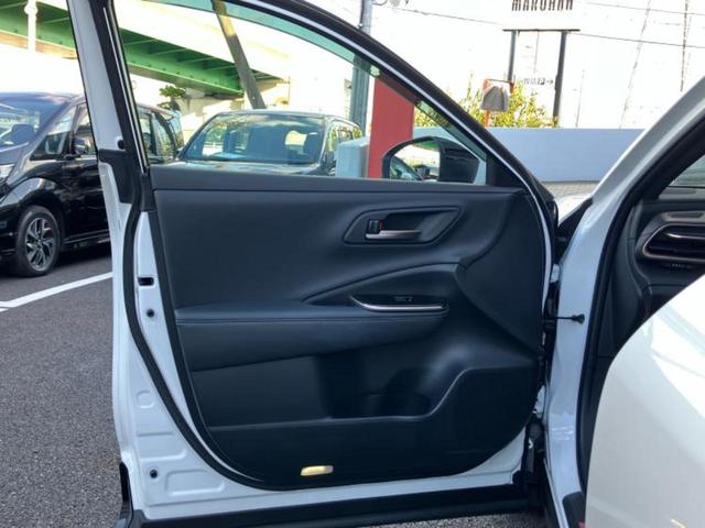 クラウンスポーツ ４ＷＤ　Ｚ　純正　ＳＤナビ／デジタルインナーミラー／衝突安全装置／シートヒーター／全方位モニター／車線逸脱防止支援システム／シート　合皮／パーキングアシスト　自動操舵／電動バックドア／ヘッドランプ　ＬＥＤ　４ＷＤ（6枚目）