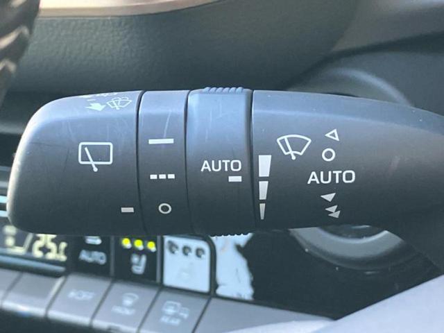 クラウンスポーツ ４ＷＤ　Ｚ　純正　ＳＤナビ／デジタルインナーミラー／衝突安全装置／シートヒーター／全方位モニター／車線逸脱防止支援システム／シート　合皮／パーキングアシスト　自動操舵／電動バックドア／ヘッドランプ　ＬＥＤ　４ＷＤ（17枚目）