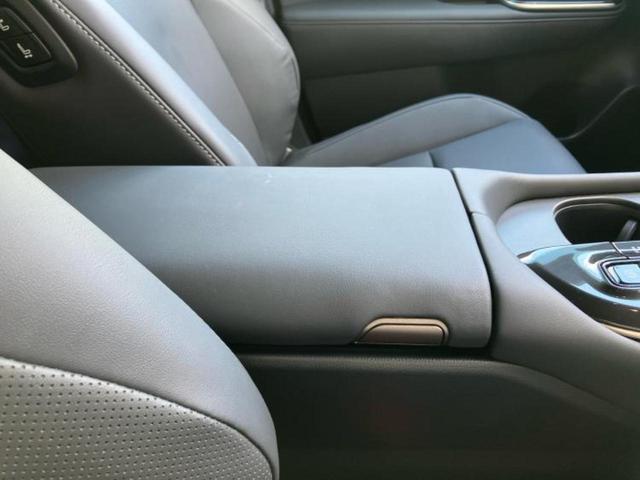 クラウンスポーツ ４ＷＤ　Ｚ　純正　ＳＤナビ／デジタルインナーミラー／衝突安全装置／シートヒーター／全方位モニター／車線逸脱防止支援システム／シート　合皮／パーキングアシスト　自動操舵／電動バックドア／ヘッドランプ　ＬＥＤ　４ＷＤ（33枚目）