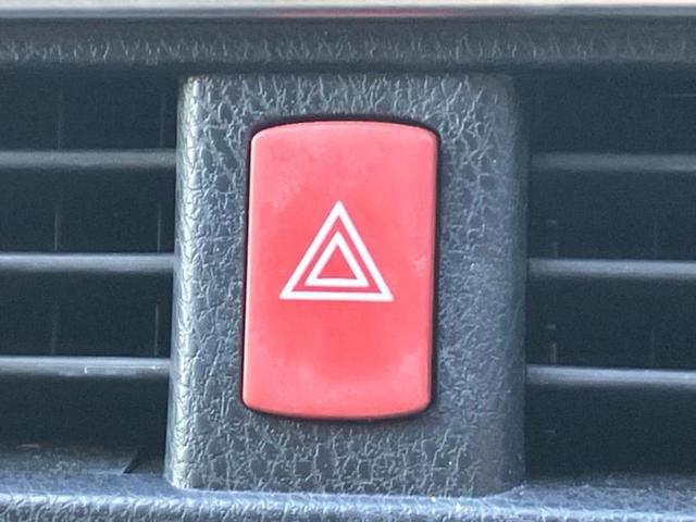 エスクァイア ハイブリッドGiブラックテーラード 新品タイヤ/純正 10インチ SDナビ/フリップダウンモニター/衝突安全装置/両側電動スライドドア/シートヒーター/車線逸脱防止支援システム/シート 合皮/パーキングアシスト バックガイド 禁煙車(26枚目)