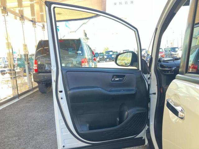 ヴォクシー ZSキラメキ2 社外 10インチ SDナビ/フリップダウンモニター 社外 12.8インチ/衝突安全装置/両側電動スライドドア/車線逸脱防止支援システム/ヘッドランプ LED/Bluetooth接続/ETC(6枚目)