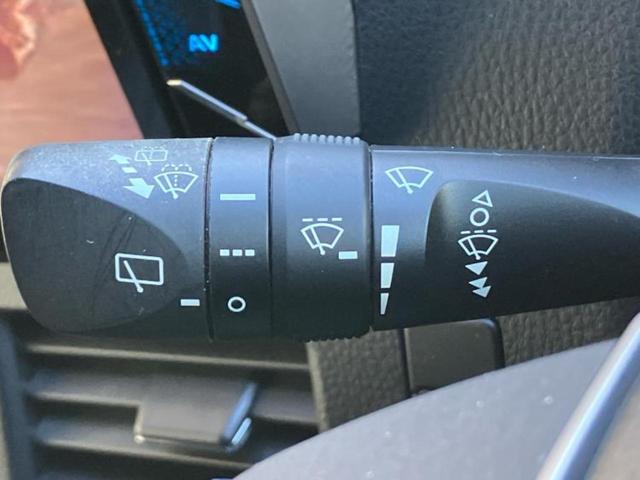 ヴォクシー ZSキラメキ2 社外 10インチ SDナビ/フリップダウンモニター 社外 12.8インチ/衝突安全装置/両側電動スライドドア/車線逸脱防止支援システム/ヘッドランプ LED/Bluetooth接続/ETC(17枚目)