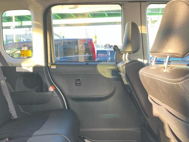 タント カスタムＲＳトップエディションＶＳ　ＳＡ３　新品タイヤ／保証書／純正　ＳＤナビ／衝突安全装置／両側電動スライドドア／シートヒーター／パノラマモニター／車線逸脱防止支援システム／シート　ハーフレザー／ヘッドランプ　ＬＥＤ　衝突被害軽減システム（7枚目）