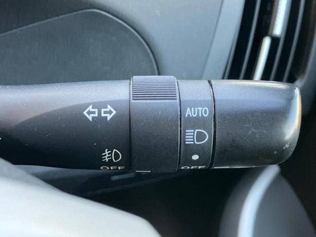 プリウス S 純正 SDナビ/パーキングアシスト バックガイド/ヘッドランプ LED/Bluetooth接続/ETC/EBD付ABS/横滑り防止装置/アイドリングストップ/フルセグTV/DVD LEDヘッドランプ(16枚目)