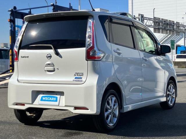 デイズ ハイウェイスターX 純正 ナビ/エマージェンシーブレーキ/アラウンドビューモニター/車線逸脱防止支援システム/ヘッドランプ HID/Bluetooth接続/ETC/ABS/アイドリングストップ/フルセグTV/DVD(3枚目)