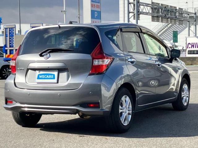 ノート Ｘ　新品タイヤ／純正　ＳＤナビ／インテリジェントルームミラー／エマージェンシーブレーキ／アラウンドビューモニター／車線逸脱防止支援システム／Ｂｌｕｅｔｏｏｔｈ接続／ＥＴＣ／ＥＢＤ付ＡＢＳ　全周囲カメラ（3枚目）