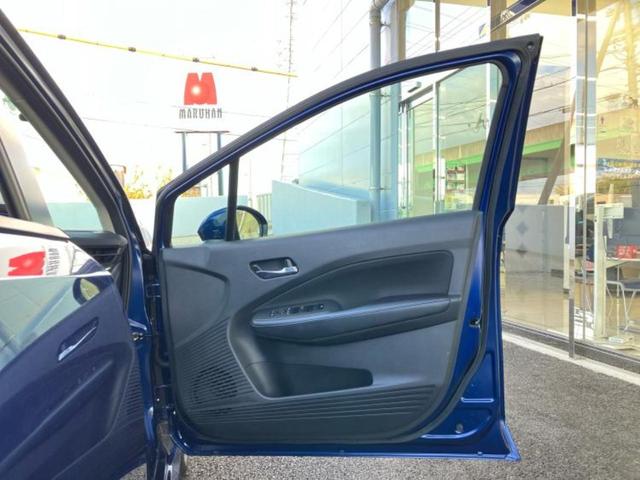 ノート Ｘ　純正　９インチ　メモリーナビ／インテリジェントルームミラー／エマージェンシーブレーキ／アラウンドビューモニター／車線逸脱防止支援システム／ドライブレコーダー　純正／ヘッドランプ　ＬＥＤ　全周囲カメラ（4枚目）