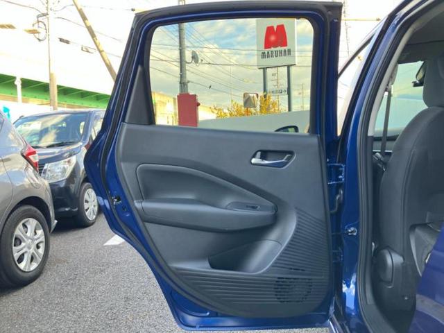 ノート Ｘ　純正　９インチ　メモリーナビ／インテリジェントルームミラー／エマージェンシーブレーキ／アラウンドビューモニター／車線逸脱防止支援システム／ドライブレコーダー　純正／ヘッドランプ　ＬＥＤ　全周囲カメラ（7枚目）