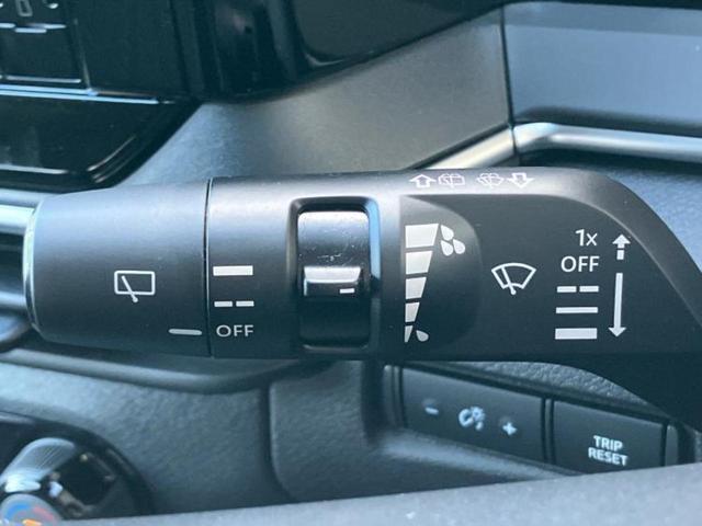 ノート Ｘ　純正　９インチ　メモリーナビ／インテリジェントルームミラー／エマージェンシーブレーキ／アラウンドビューモニター／車線逸脱防止支援システム／ドライブレコーダー　純正／ヘッドランプ　ＬＥＤ　全周囲カメラ（17枚目）