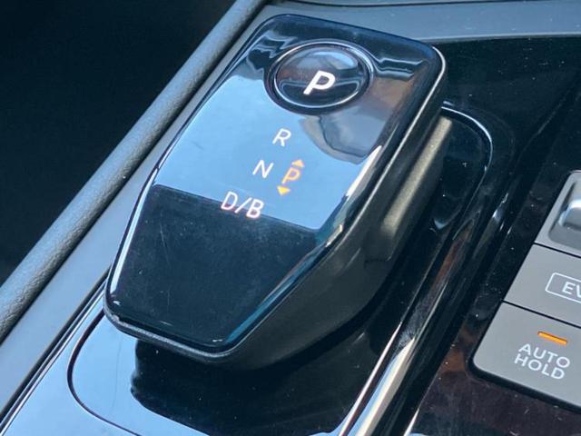 ノート Ｘ　純正　９インチ　メモリーナビ／インテリジェントルームミラー／エマージェンシーブレーキ／アラウンドビューモニター／車線逸脱防止支援システム／ドライブレコーダー　純正／ヘッドランプ　ＬＥＤ　全周囲カメラ（18枚目）