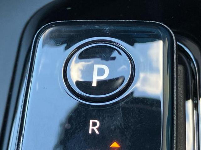 ノート Ｘ　純正　９インチ　メモリーナビ／インテリジェントルームミラー／エマージェンシーブレーキ／アラウンドビューモニター／車線逸脱防止支援システム／ドライブレコーダー　純正／ヘッドランプ　ＬＥＤ　全周囲カメラ（27枚目）