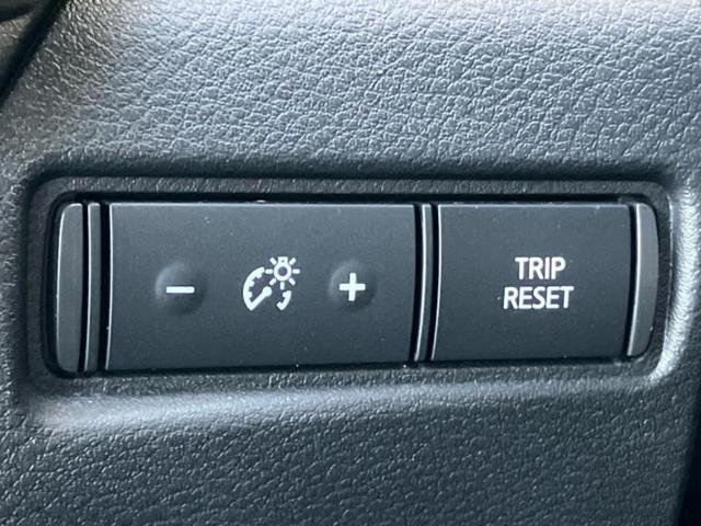 ノート Ｘ　純正　９インチ　メモリーナビ／インテリジェントルームミラー／エマージェンシーブレーキ／アラウンドビューモニター／車線逸脱防止支援システム／ドライブレコーダー　純正／ヘッドランプ　ＬＥＤ　全周囲カメラ（29枚目）