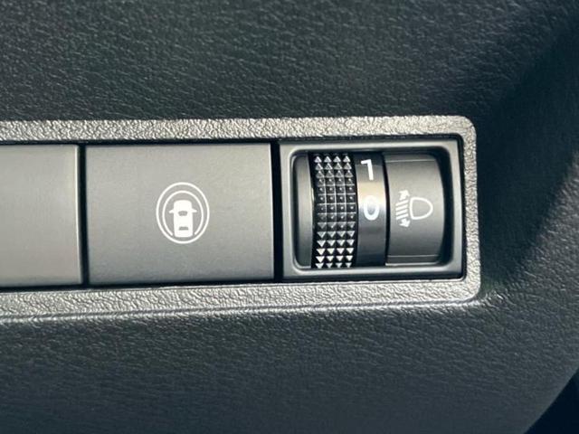 ノート Ｘ　純正　９インチ　メモリーナビ／インテリジェントルームミラー／エマージェンシーブレーキ／アラウンドビューモニター／車線逸脱防止支援システム／ドライブレコーダー　純正／ヘッドランプ　ＬＥＤ　全周囲カメラ（35枚目）