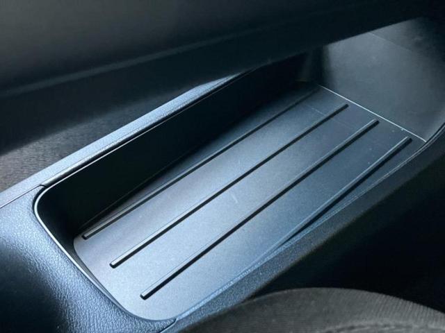 ノート Ｘ　純正　９インチ　メモリーナビ／インテリジェントルームミラー／エマージェンシーブレーキ／アラウンドビューモニター／車線逸脱防止支援システム／ドライブレコーダー　純正／ヘッドランプ　ＬＥＤ　全周囲カメラ（41枚目）