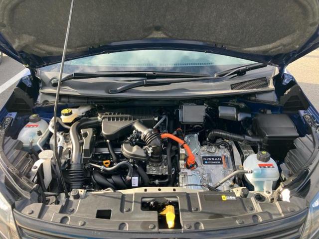 ノート Ｘ　純正　９インチ　メモリーナビ／インテリジェントルームミラー／エマージェンシーブレーキ／アラウンドビューモニター／車線逸脱防止支援システム／ドライブレコーダー　純正／ヘッドランプ　ＬＥＤ　全周囲カメラ（56枚目）