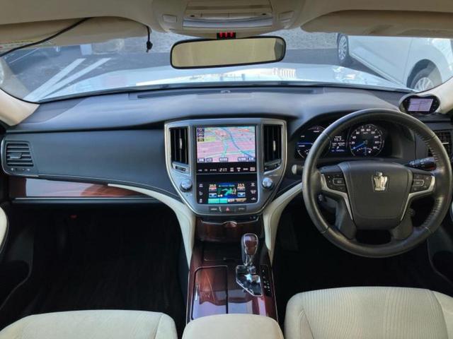 クラウンハイブリッド ハイブリッドロイヤルサルーン　新品タイヤ／純正　８インチ　メモリーナビ／シートヒーター／ヘッドランプ　ＨＩＤ／Ｂｌｕｅｔｏｏｔｈ接続／ＥＴＣ／ＥＢＤ付ＡＢＳ／横滑り防止装置／アイドリングストップ／クルーズコントロール　バックカメラ（9枚目）