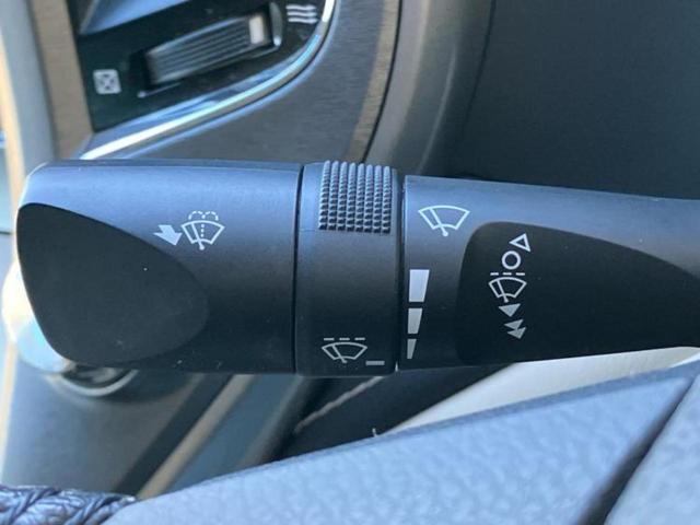 クラウンハイブリッド ハイブリッドロイヤルサルーン　新品タイヤ／純正　８インチ　メモリーナビ／シートヒーター／ヘッドランプ　ＨＩＤ／Ｂｌｕｅｔｏｏｔｈ接続／ＥＴＣ／ＥＢＤ付ＡＢＳ／横滑り防止装置／アイドリングストップ／クルーズコントロール　バックカメラ（17枚目）