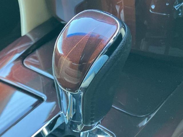 クラウンハイブリッド ハイブリッドロイヤルサルーン　新品タイヤ／純正　８インチ　メモリーナビ／シートヒーター／ヘッドランプ　ＨＩＤ／Ｂｌｕｅｔｏｏｔｈ接続／ＥＴＣ／ＥＢＤ付ＡＢＳ／横滑り防止装置／アイドリングストップ／クルーズコントロール　バックカメラ（18枚目）