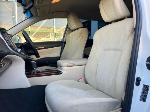 クラウンハイブリッド ハイブリッドロイヤルサルーン　新品タイヤ／純正　８インチ　メモリーナビ／シートヒーター／ヘッドランプ　ＨＩＤ／Ｂｌｕｅｔｏｏｔｈ接続／ＥＴＣ／ＥＢＤ付ＡＢＳ／横滑り防止装置／アイドリングストップ／クルーズコントロール　バックカメラ（21枚目）