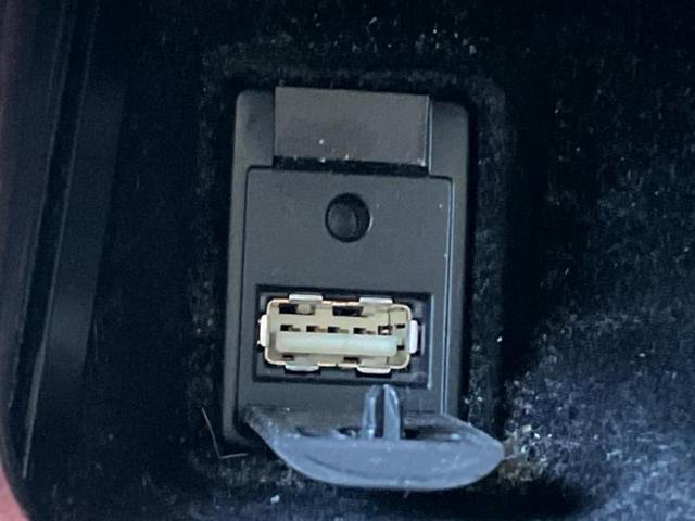 クラウンハイブリッド ハイブリッドロイヤルサルーン　新品タイヤ／純正　８インチ　メモリーナビ／シートヒーター／ヘッドランプ　ＨＩＤ／Ｂｌｕｅｔｏｏｔｈ接続／ＥＴＣ／ＥＢＤ付ＡＢＳ／横滑り防止装置／アイドリングストップ／クルーズコントロール　バックカメラ（33枚目）