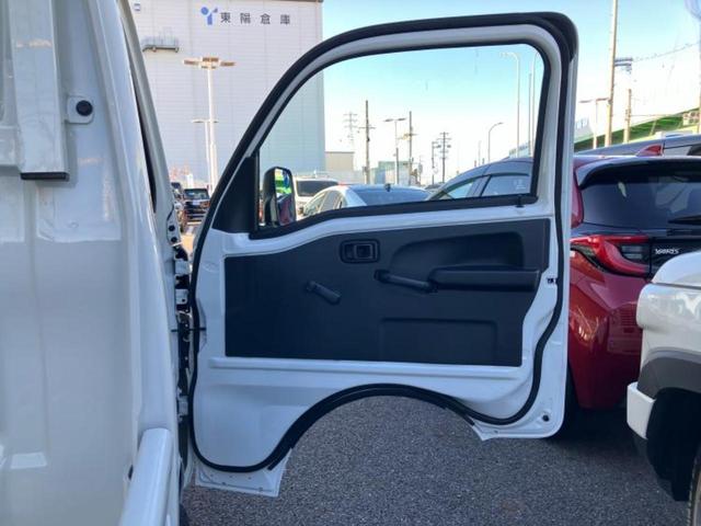 ハイゼットトラック ４ＷＤスタンダード　保証書／スマートアシスト（トヨタ・ダイハツ）／車線逸脱防止支援システム／届出済未使用車／禁煙車／パワーステアリング／オートライト／取扱説明書／アクセサリーソケット／ヘッドライトレベライザー／ラジオ（4枚目）