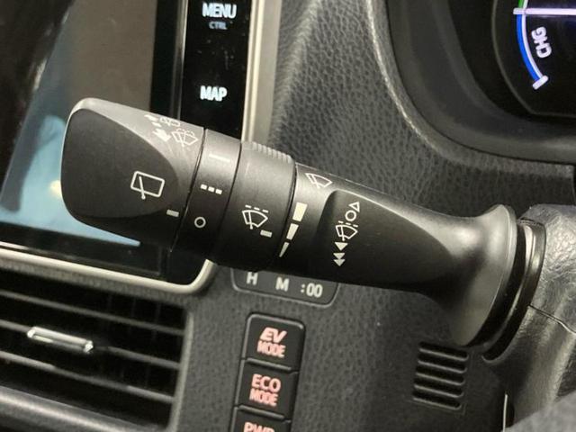 ノア ハイブリッドＳｉダブルバイビー３　保証書／純正　１０インチ　ＳＤナビ／フリップダウンモニター　純正　１２．１インチ／トヨタセーフティセンス／両側電動スライドドア／シートヒーター／車線逸脱防止支援システム／シート　ハーフレザー（17枚目）