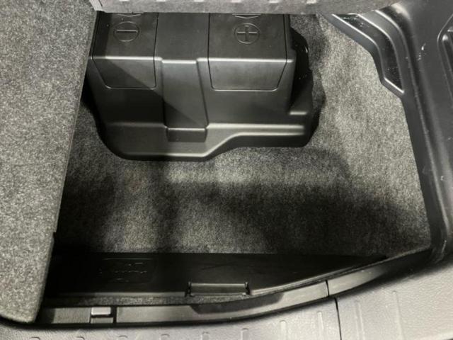 ノア ハイブリッドＳｉダブルバイビー３　保証書／純正　１０インチ　ＳＤナビ／フリップダウンモニター　純正　１２．１インチ／トヨタセーフティセンス／両側電動スライドドア／シートヒーター／車線逸脱防止支援システム／シート　ハーフレザー（28枚目）