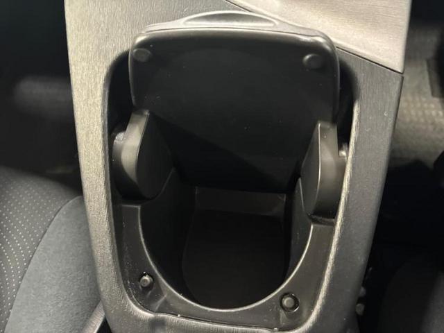 プリウス Ｓ　純正　ＳＤナビ／ドライブレコーダー　前後／ヘッドランプ　ＨＩＤ／ＥＴＣ／ＥＢＤ付ＡＢＳ／横滑り防止装置／バックモニター／フルセグＴＶ／エアバッグ　運転席／エアバッグ　助手席／エアバッグ　サイド（33枚目）