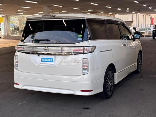 エルグランド ハイウェイスターS 新品タイヤ/保証書/純正 SDナビ/フリップダウンモニター/両側電動スライドドア/シート ハーフレザー/ヘッドランプ LED/Bluetooth接続/ETC/EBD付ABS/横滑り防止装置 DVD再生(3枚目)