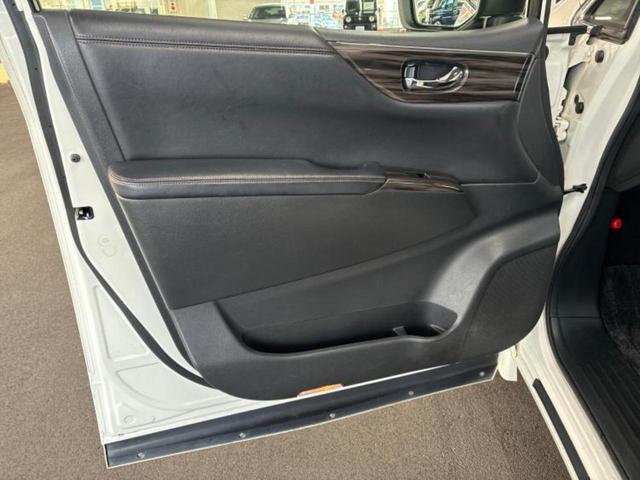 エルグランド ハイウェイスターS 新品タイヤ/保証書/純正 SDナビ/フリップダウンモニター/両側電動スライドドア/シート ハーフレザー/ヘッドランプ LED/Bluetooth接続/ETC/EBD付ABS/横滑り防止装置 DVD再生(24枚目)