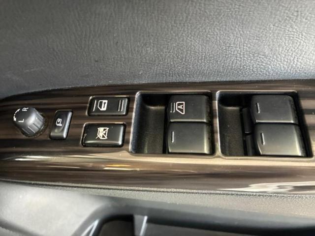 エルグランド ハイウェイスターS 新品タイヤ/保証書/純正 SDナビ/フリップダウンモニター/両側電動スライドドア/シート ハーフレザー/ヘッドランプ LED/Bluetooth接続/ETC/EBD付ABS/横滑り防止装置 DVD再生(33枚目)