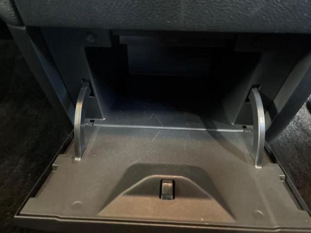 エルグランド ハイウェイスターS 新品タイヤ/保証書/純正 SDナビ/フリップダウンモニター/両側電動スライドドア/シート ハーフレザー/ヘッドランプ LED/Bluetooth接続/ETC/EBD付ABS/横滑り防止装置 DVD再生(37枚目)