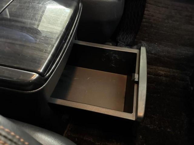 エルグランド ハイウェイスターS 新品タイヤ/保証書/純正 SDナビ/フリップダウンモニター/両側電動スライドドア/シート ハーフレザー/ヘッドランプ LED/Bluetooth接続/ETC/EBD付ABS/横滑り防止装置 DVD再生(46枚目)