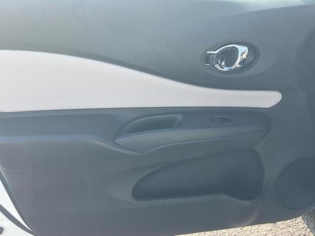 ノート X Vセレクション 保証書/純正 SDナビ/衝突安全装置/車線逸脱防止支援システム/ETC/EBD付ABS/横滑り防止装置/アイドリングストップ/地上波デジタルチューナー/エアバッグ 運転席/エアバッグ 助手席(22枚目)