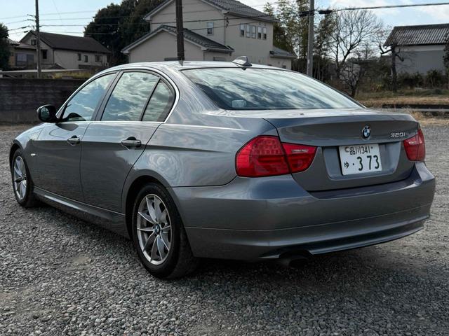 ３シリーズ ３２０ｉ　ハイラインパッケージ　ドライブレコーダー　ナビ　アルミホイール　オートライト　ＨＩＤ　パワーシート　スマートキー　シートヒーター　ＡＴ　盗難防止システム　ＡＢＳ　ＣＤ　エアコン　パワーステアリング　パワーウィンドウ（17枚目）