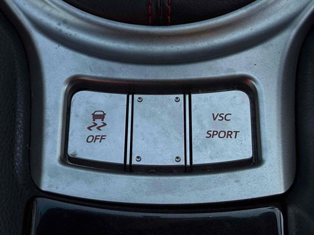 ８６ ＧＴリミテッド　ＥＴＣ　ＭＴ　オートライト　ＨＩＤ　スマートキー　電動格納ミラー　シートヒーター　アルミホイール　盗難防止システム　衝突安全ボディ　ＡＢＳ　ＥＳＣ　エアコン　パワーステアリング　パワーウィンドウ（8枚目）