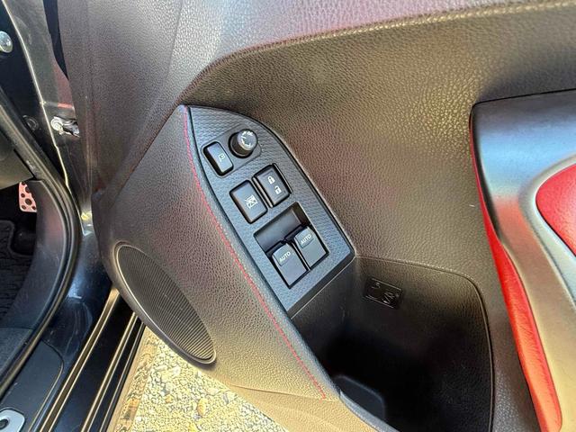 ８６ ＧＴリミテッド　ＥＴＣ　ＭＴ　オートライト　ＨＩＤ　スマートキー　電動格納ミラー　シートヒーター　アルミホイール　盗難防止システム　衝突安全ボディ　ＡＢＳ　ＥＳＣ　エアコン　パワーステアリング　パワーウィンドウ（12枚目）