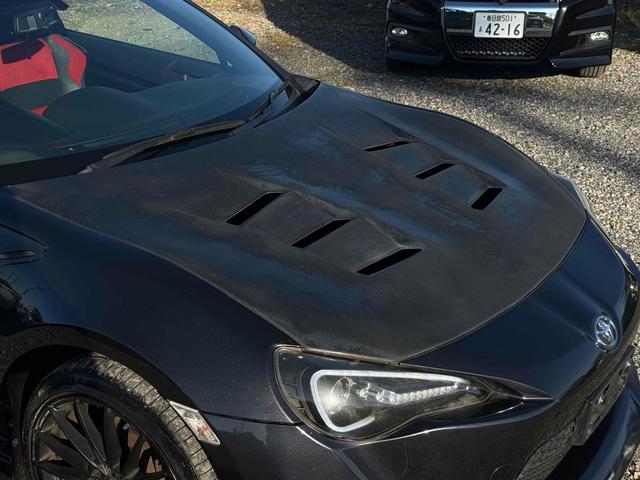 ８６ ＧＴリミテッド　ＥＴＣ　ＭＴ　オートライト　ＨＩＤ　スマートキー　電動格納ミラー　シートヒーター　アルミホイール　盗難防止システム　衝突安全ボディ　ＡＢＳ　ＥＳＣ　エアコン　パワーステアリング　パワーウィンドウ（24枚目）