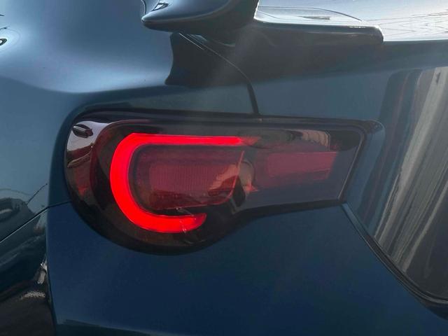 ８６ ＧＴリミテッド　ＥＴＣ　ＭＴ　オートライト　ＨＩＤ　スマートキー　電動格納ミラー　シートヒーター　アルミホイール　盗難防止システム　衝突安全ボディ　ＡＢＳ　ＥＳＣ　エアコン　パワーステアリング　パワーウィンドウ（26枚目）