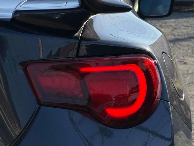８６ ＧＴリミテッド　ＥＴＣ　ＭＴ　オートライト　ＨＩＤ　スマートキー　電動格納ミラー　シートヒーター　アルミホイール　盗難防止システム　衝突安全ボディ　ＡＢＳ　ＥＳＣ　エアコン　パワーステアリング　パワーウィンドウ（27枚目）