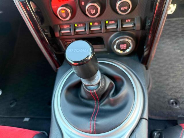 ８６ ＧＴリミテッド　ＥＴＣ　ＭＴ　オートライト　ＨＩＤ　スマートキー　電動格納ミラー　シートヒーター　アルミホイール　盗難防止システム　衝突安全ボディ　ＡＢＳ　ＥＳＣ　エアコン　パワーステアリング　パワーウィンドウ（32枚目）