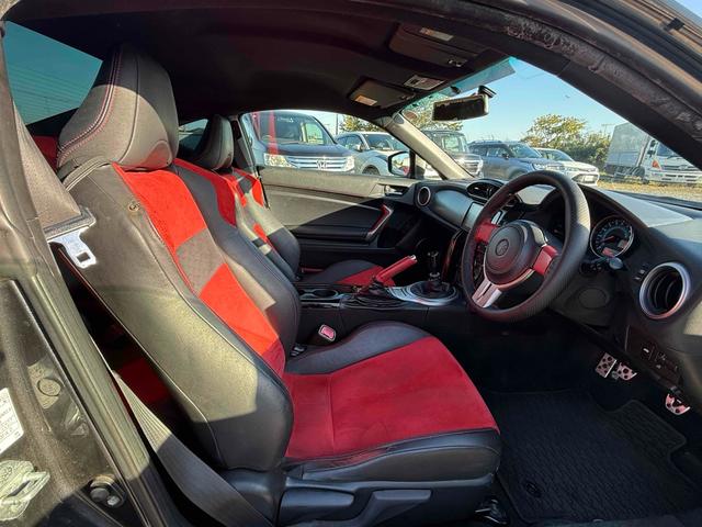 ８６ ＧＴリミテッド　ＥＴＣ　ＭＴ　オートライト　ＨＩＤ　スマートキー　電動格納ミラー　シートヒーター　アルミホイール　盗難防止システム　衝突安全ボディ　ＡＢＳ　ＥＳＣ　エアコン　パワーステアリング　パワーウィンドウ（33枚目）